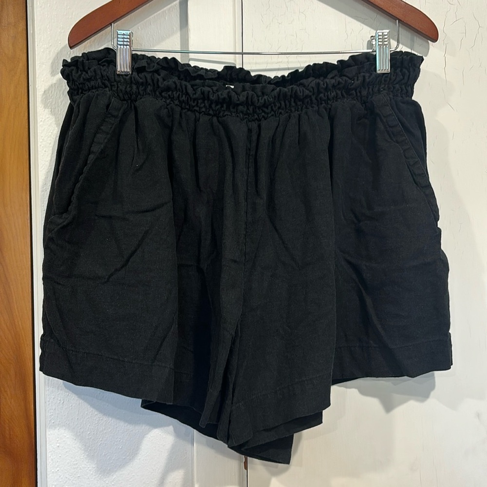 Black smocked top shorts size 1X by Ava & Viv